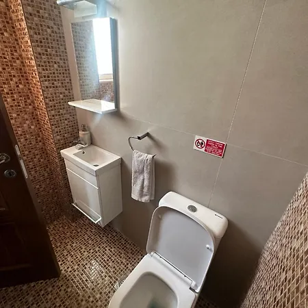 A Cozy Whole House Near The Airport And The *